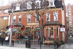 The Artful Dodger pet friendly restaurant in Toronto Canada, dogs allowed restaurants in Toronto Canada